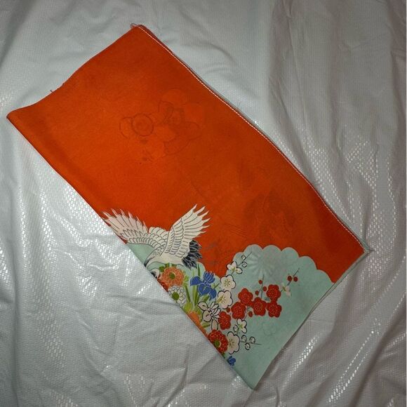 Vintage Japanese Silk Square handkerchief of Gosho doll flower cart and crane - Picture 9 of 9